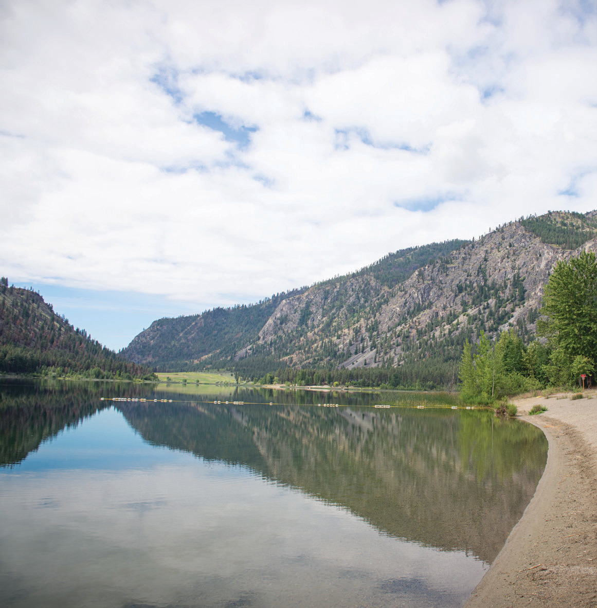 Alta Lake is minutes away from the small city of Pateros.