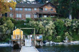 On Whidbey Island, the inn is close to Seattle.