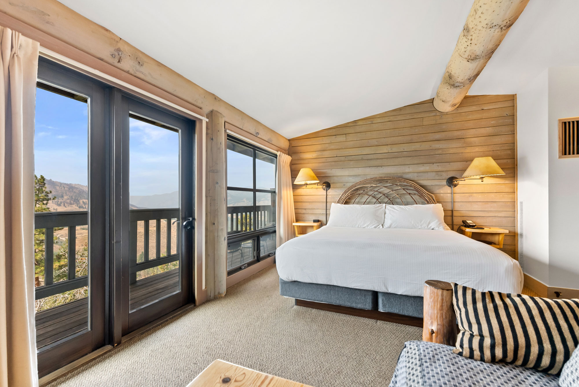 Sun Mountain Lodge bedroom